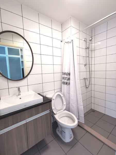 bathroom of Chapter One Eco Ratchada-HuaiKhwang