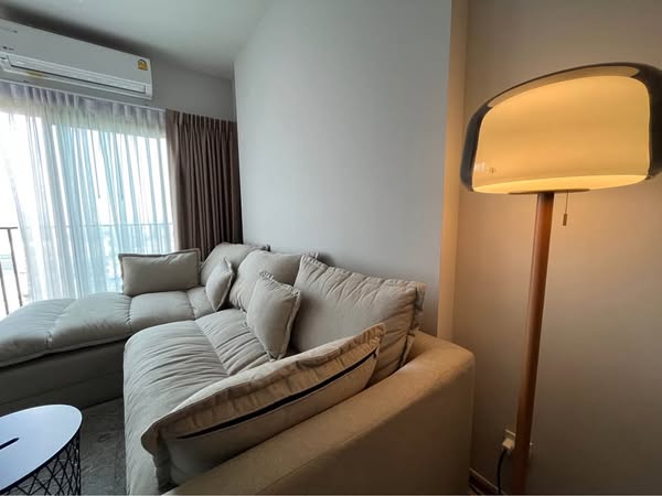 living room and bedroom of Metris Phatthanakan-Ekkamai