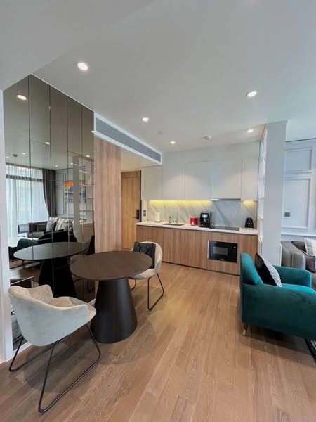 living room and kitchen of MUNIQ Sukhumvit 23