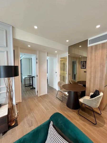 living room and room interior of MUNIQ Sukhumvit 23