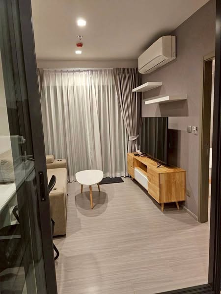 bedroom and room interior and bathroom of Life Asoke Hype