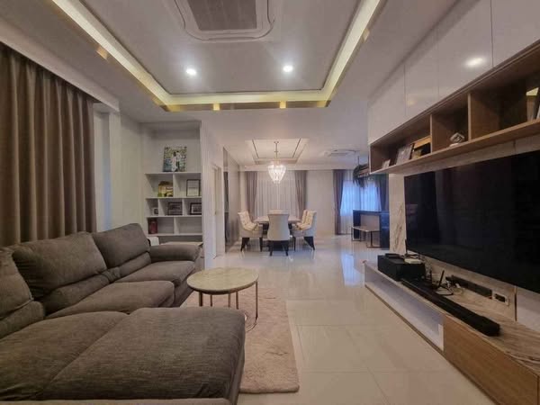 bedroom and living room of Centro Vibhavadi