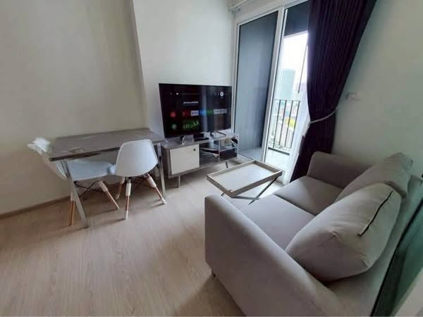 living room and bedroom of Chapter One Eco Ratchada-HuaiKhwang