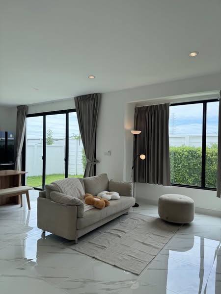 bedroom and living room and room interior of Como Bianca II