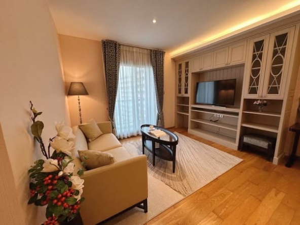 bedroom and living room of H Sukhumvit 43 Condominium