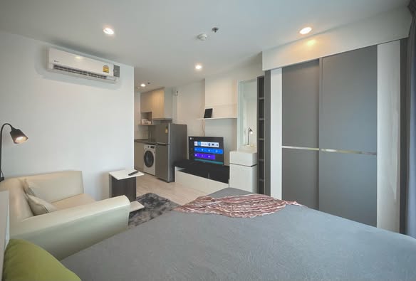 living room and bedroom and room interior of Ideo Mobi Wongsawang Interchange