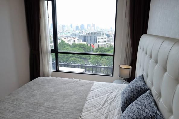bedroom of Ivy Ampio