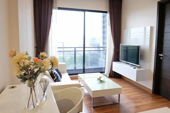 bedroom and living room of Ivy Ampio