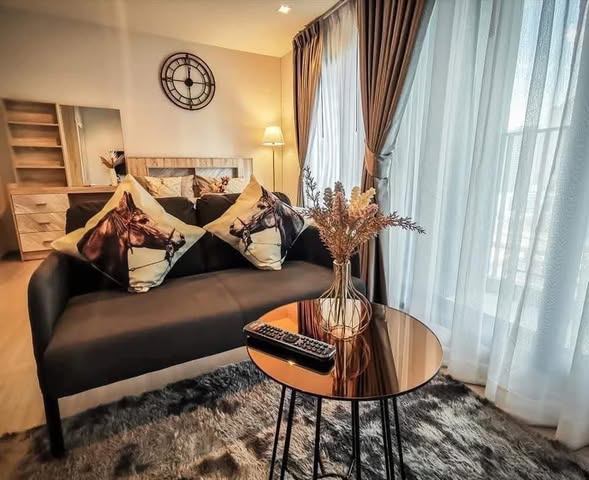 living room and bedroom of Life Asoke – Rama 9