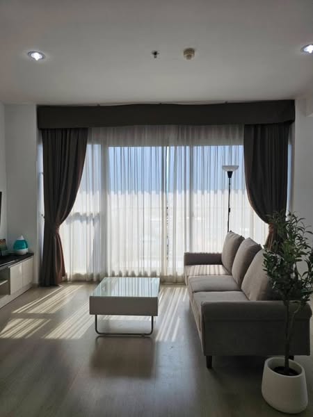 bedroom and living room of Life Ratchadapisek