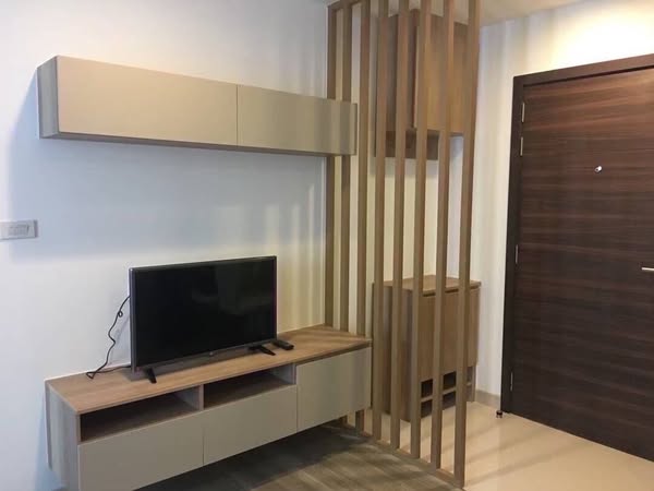bedroom and room interior of Moniiq Sukhumvit 64