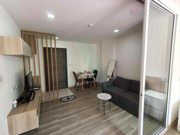bedroom and room interior of Moniiq Sukhumvit 64