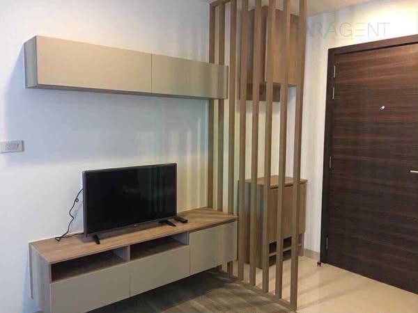 bedroom and room interior of Moniiq Sukhumvit 64