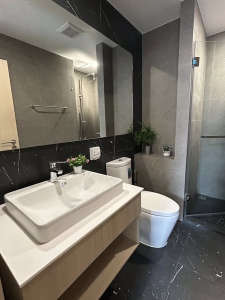 bathroom of Skyrise Avenue Sukhumvit 64