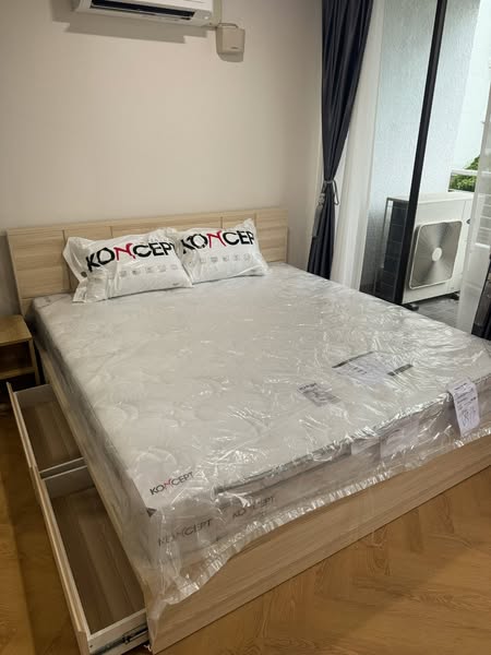 bedroom of Supalai Place Condominium Sukhumvit 39