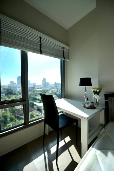 bedroom of The Crest Sukhumvit 34