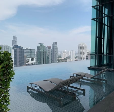 pool of The Crest Sukhumvit 34