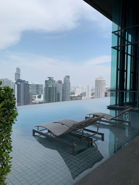 pool of The Crest Sukhumvit 34