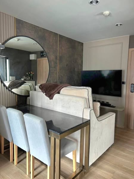 living room and room interior of The Excel Hideaway Sukhumvit 71