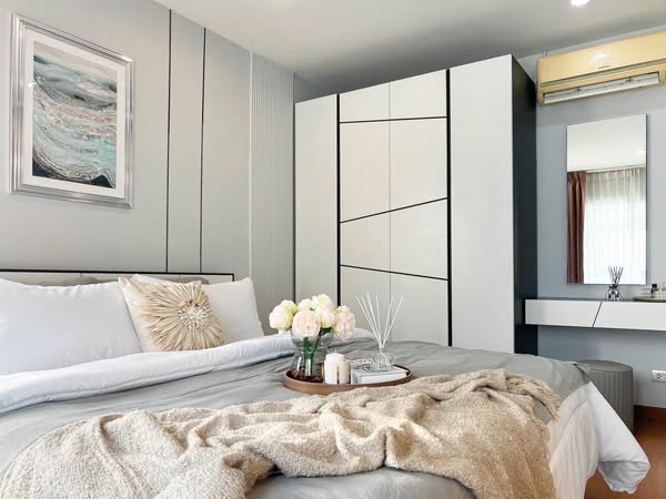 bedroom of Tourmaline Gold