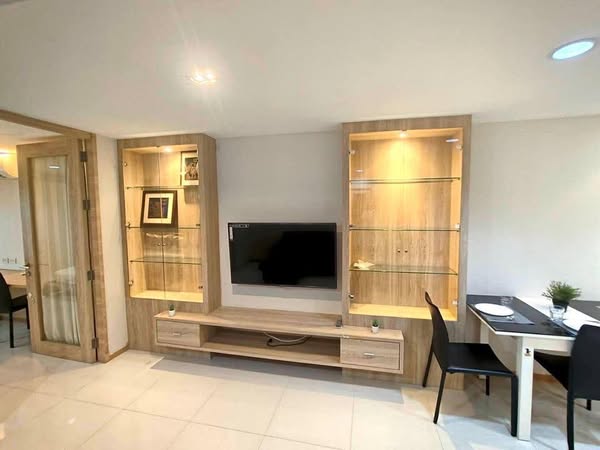 living room and room interior of Waterford Diamond Tower