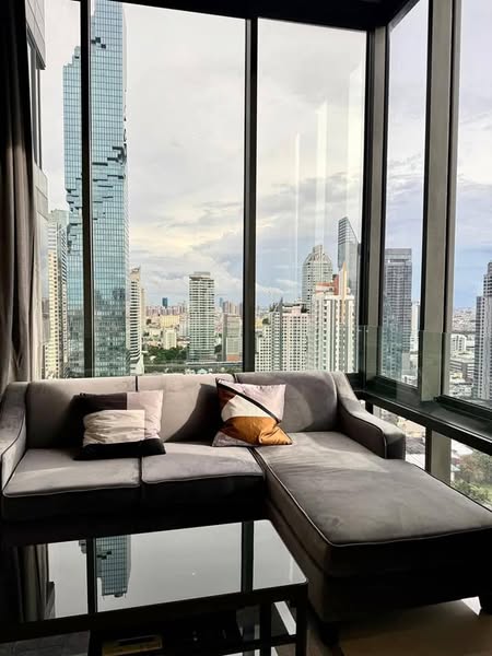 living room of Ashton Silom