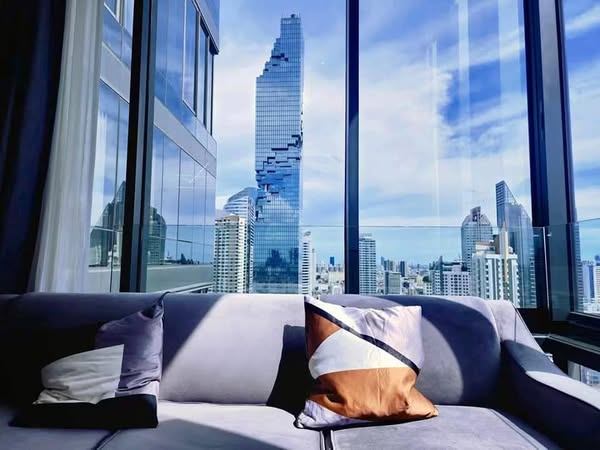 living room of Ashton Silom