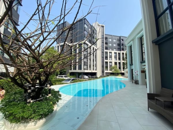 pool of Aspire Sukhumvit-On Nut