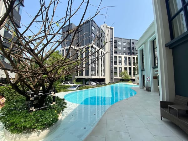 pool of Aspire Sukhumvit-On Nut