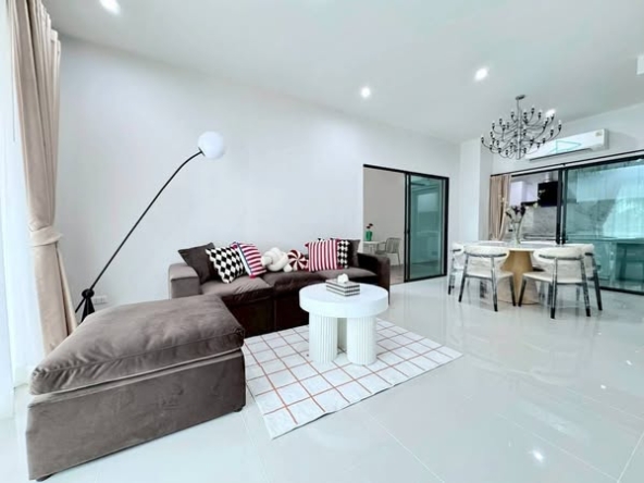 living room of Baan Klang Mueang Rama 9-Krungthep Kritha
