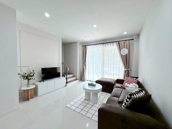 living room of Baan Klang Mueang Rama 9-Krungthep Kritha