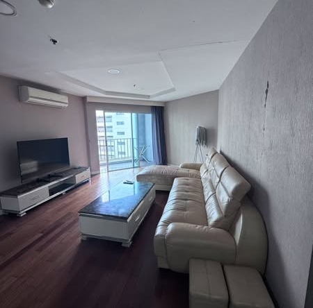 bedroom and living room of Belle Grand Rama 9