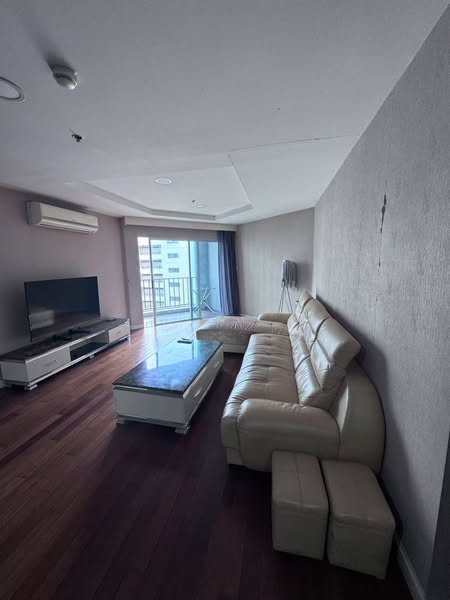 bedroom and living room of Belle Grand Rama 9