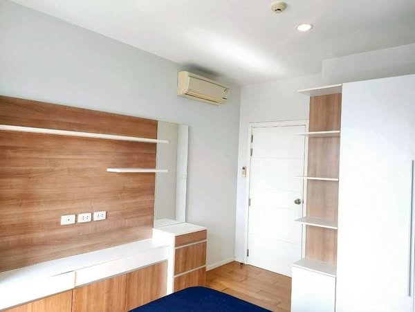 bedroom and room interior of Blocs 77