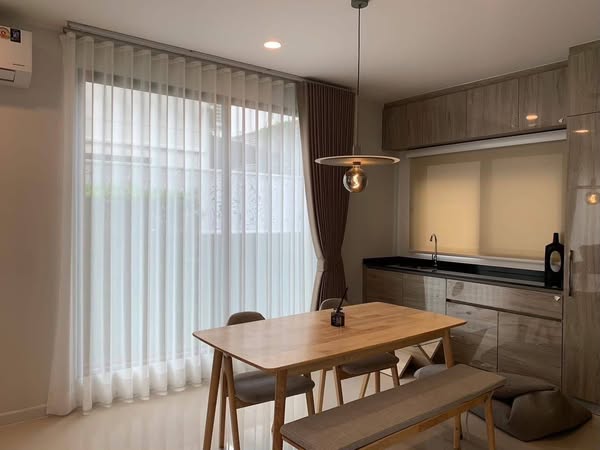 room interior and bathroom of Burasiri Krungthep Kreetha