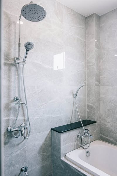 bathroom of Diya Valley Saraphi