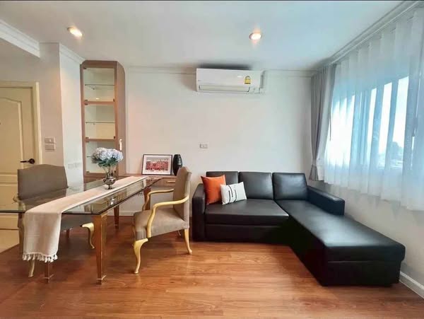 living room and bedroom of Grand Park View Asok