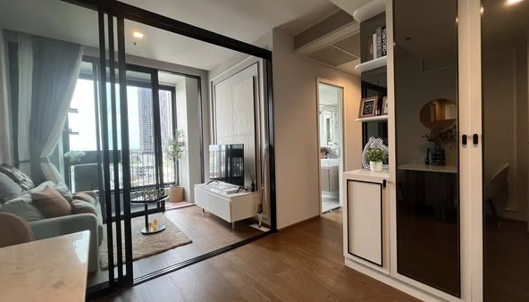 living room and room interior of Ideo Q Sukhumvit 36