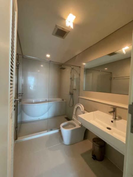 bathroom of IVY THONGLOR