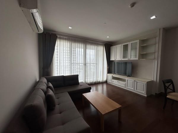 living room and bedroom of IVY THONGLOR