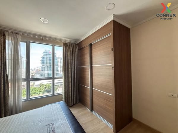 bedroom and room interior of Life @ Sathon 10