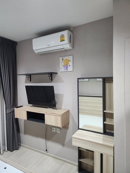 bedroom and room interior of Life Sukhumvit 48