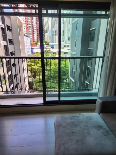 room interior of Life Sukhumvit 48