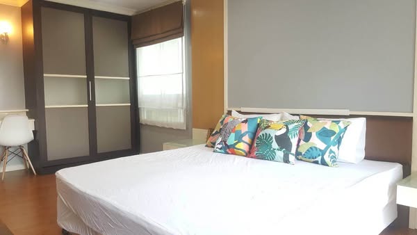 bedroom and room interior of Lumpini Suite Sukhumvit 41