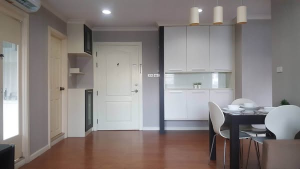room interior and kitchen of Lumpini Suite Sukhumvit 41