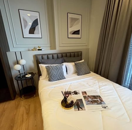 bedroom of Noble Around Ari