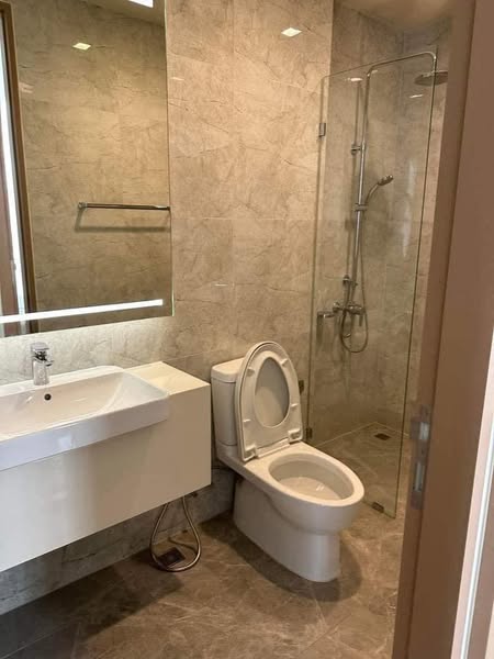 bathroom of Noble Around Sukhumvit 33