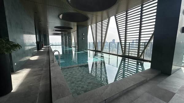 pool of Noble State Sukhumvit 39