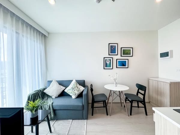 living room of NUE Noble Ratchada Lat Phrao (นิว โนเบิล รัชดา ลาดพร้าว)