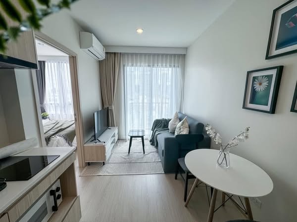 living room and bedroom of NUE Noble Ratchada Lat Phrao (นิว โนเบิล รัชดา ลาดพร้าว)